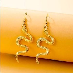 🎃🔥🎃Gold snake 🐍 dangle earrings 🤩